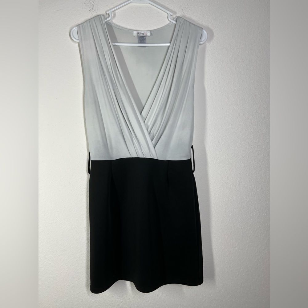 Bliss USA Black and White Sleeveless Surplice Mini Dress Size M